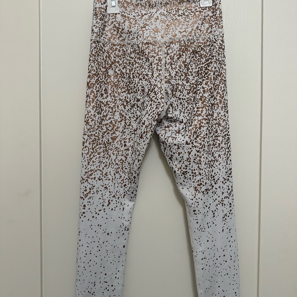 Zyia White Stay Gold Light n Tight Hi-Rise 7/8 24” - Picture 2 of 4